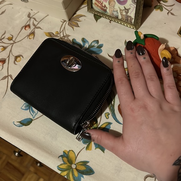 Guess Black And Silver Small Wallet - Picture 6 of 6